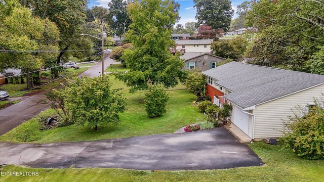 2001 Nandina Drive, Knoxville, TN 37912