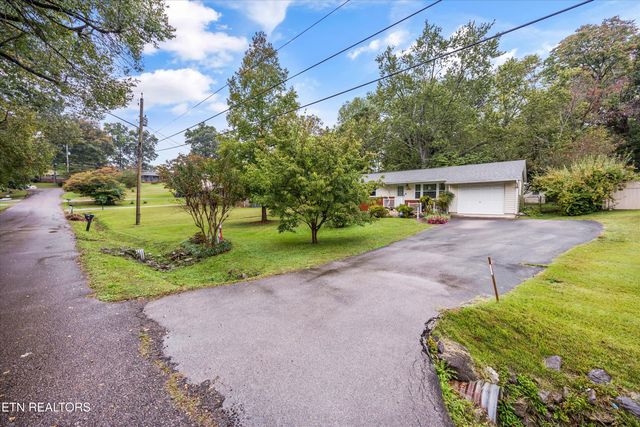 2001 Nandina Drive, Knoxville, TN 37912