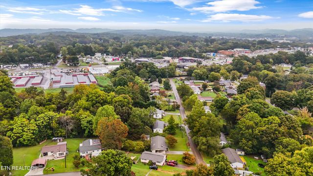 2001 Nandina Drive, Knoxville, TN 37912