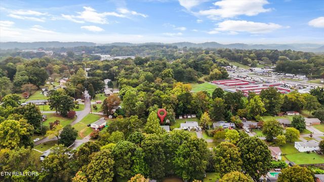 2001 Nandina Drive, Knoxville, TN 37912