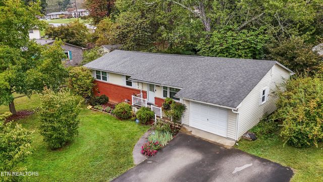 2001 Nandina Drive, Knoxville, TN 37912