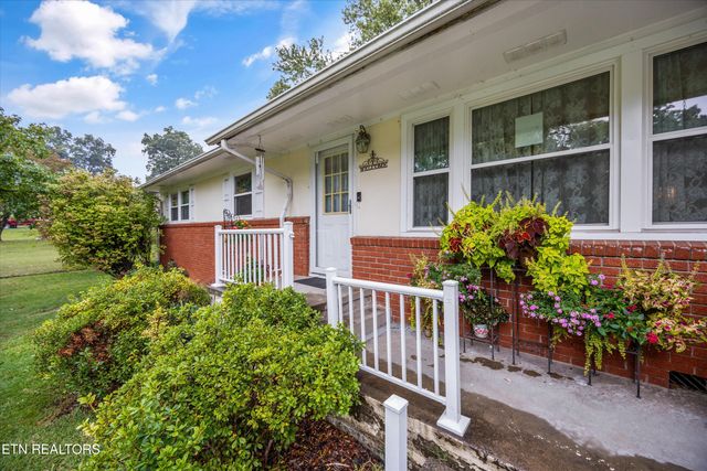2001 Nandina Drive, Knoxville, TN 37912