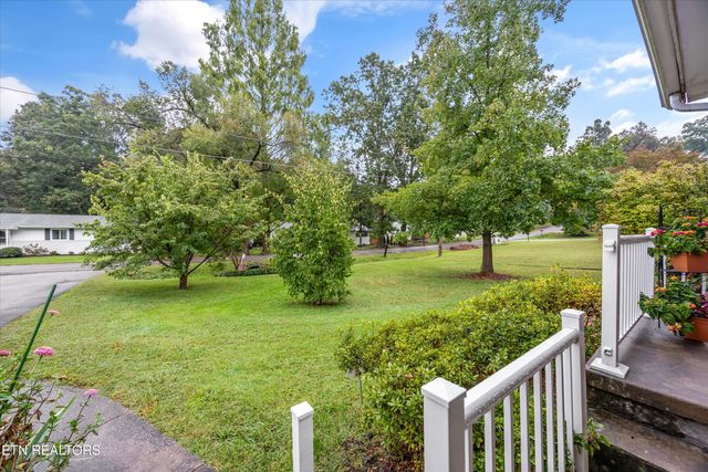 2001 Nandina Drive, Knoxville, TN 37912