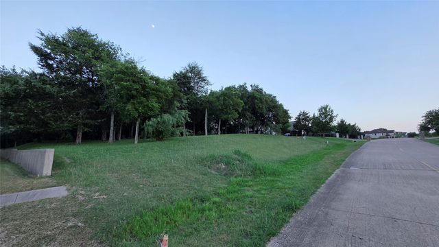 2776 S Lakeview Drive, Cedar Hill, TX 75104