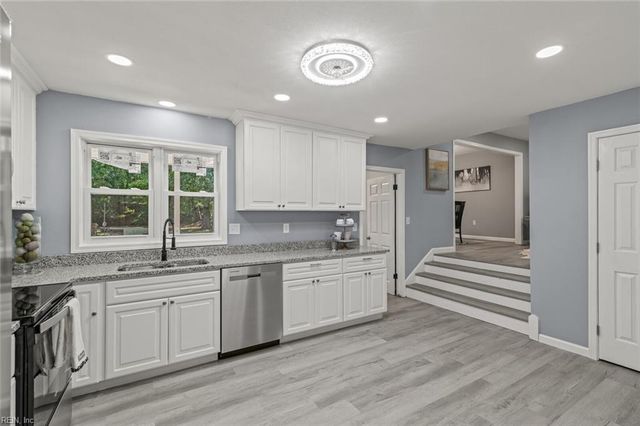 418 Fox Hill RD, Hampton, VA 23669