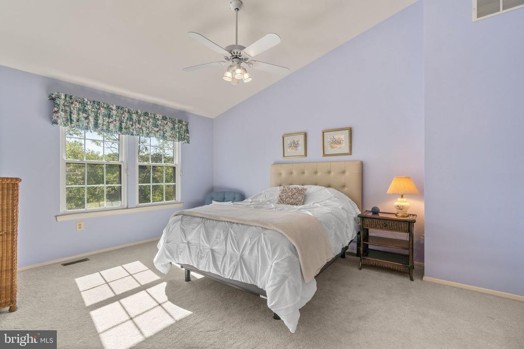 Image 14 of property listing at 7774 BLUEBERRY HILL LN, Ellicott City, MD 21043