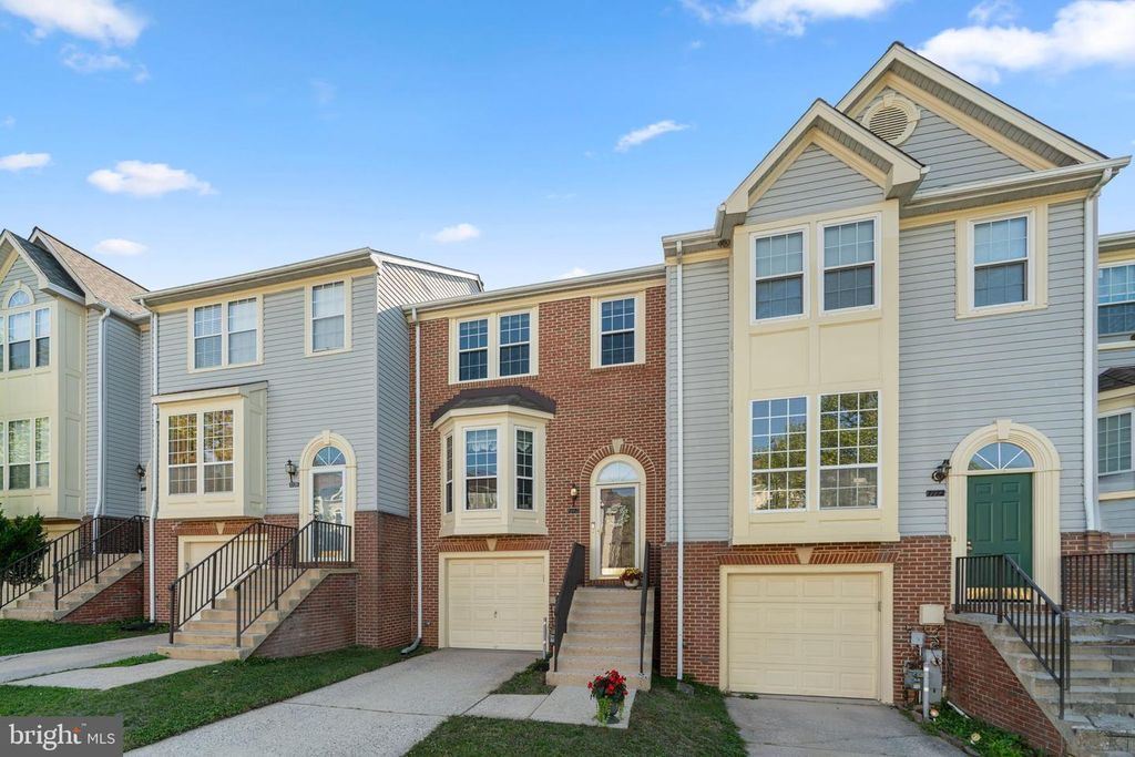Image 2 of property listing at 7774 BLUEBERRY HILL LN, Ellicott City, MD 21043