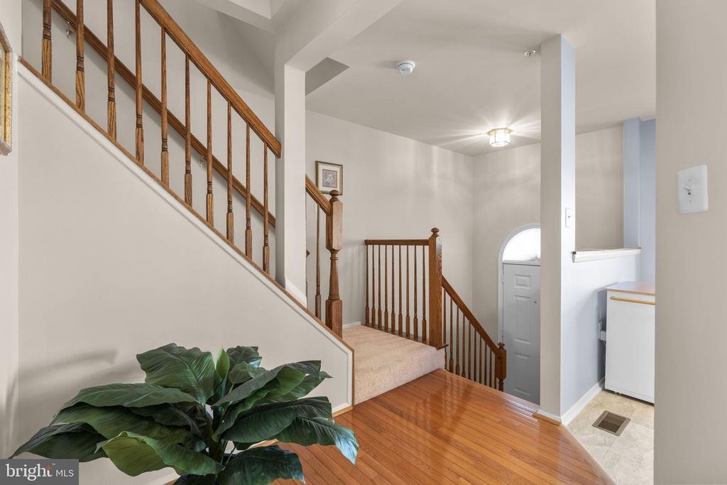Image 3 of property listing at 7774 BLUEBERRY HILL LN, Ellicott City, MD 21043