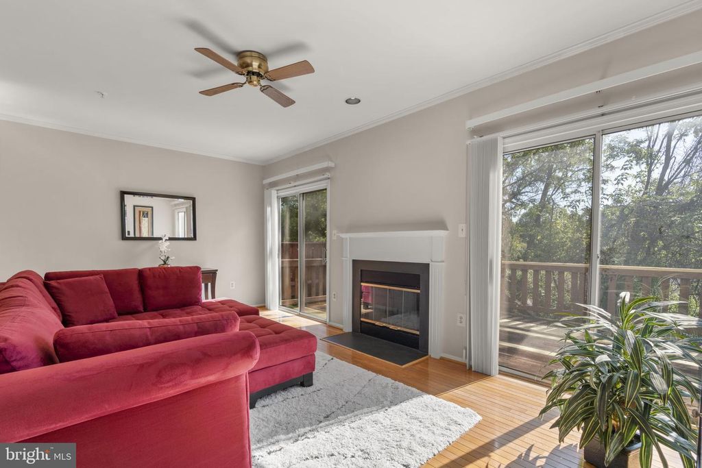 Image 4 of property listing at 7774 BLUEBERRY HILL LN, Ellicott City, MD 21043