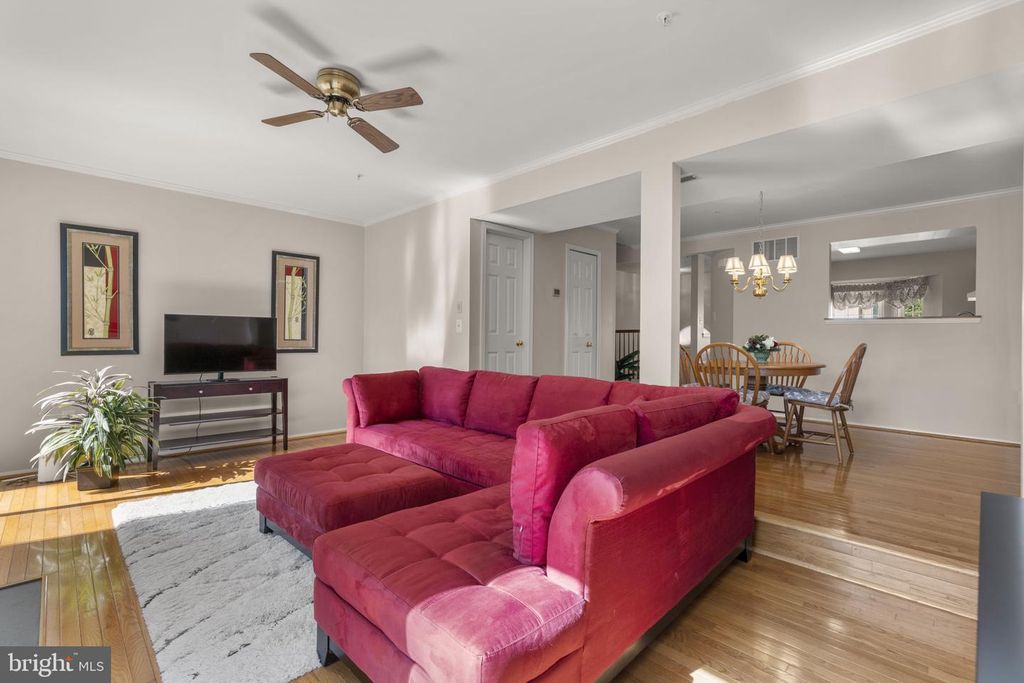 Image 5 of property listing at 7774 BLUEBERRY HILL LN, Ellicott City, MD 21043