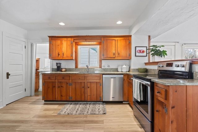 58 Chase St, Barnstable, MA 02601