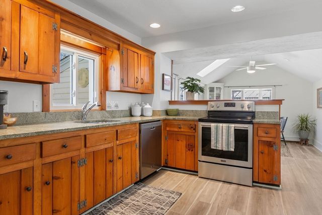 58 Chase St, Barnstable, MA 02601