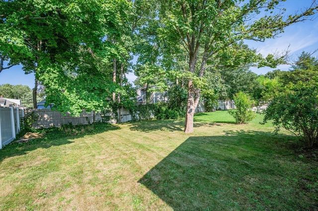58 Chase St, Barnstable, MA 02601