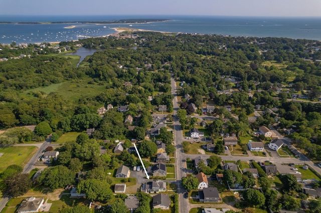 58 Chase St, Barnstable, MA 02601