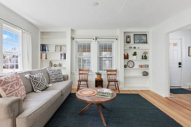 58 Chase St, Barnstable, MA 02601