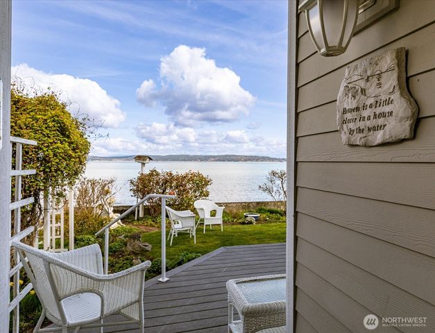 817 Shorecrest Drive, Oak Harbor, WA 98277
