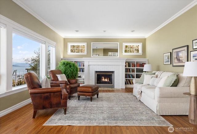 817 Shorecrest Drive, Oak Harbor, WA 98277