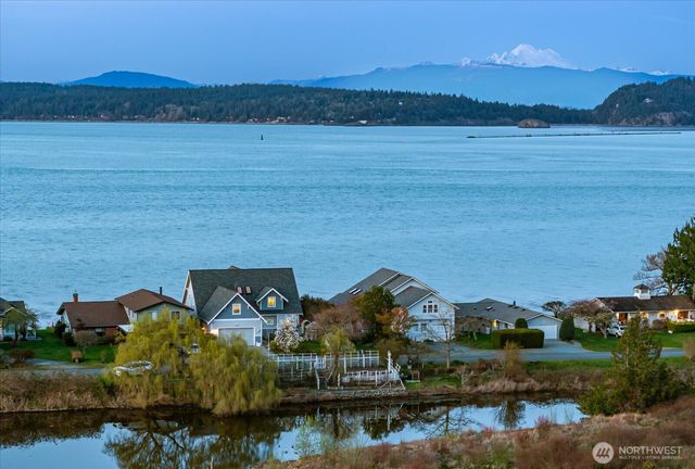 817 Shorecrest Drive, Oak Harbor, WA 98277