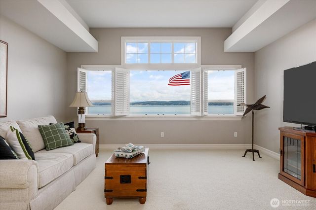 817 Shorecrest Drive, Oak Harbor, WA 98277