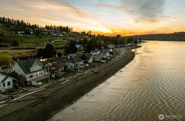 817 Shorecrest Drive, Oak Harbor, WA 98277