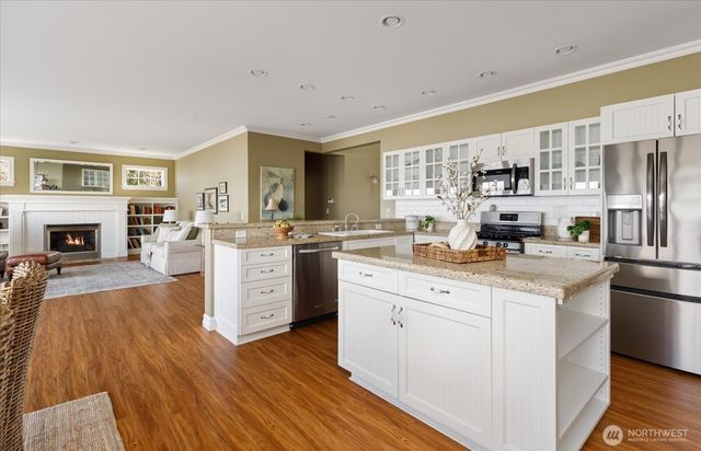817 Shorecrest Drive, Oak Harbor, WA 98277