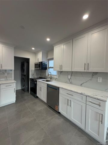 15-80 208th Place, Bayside, NY 11360