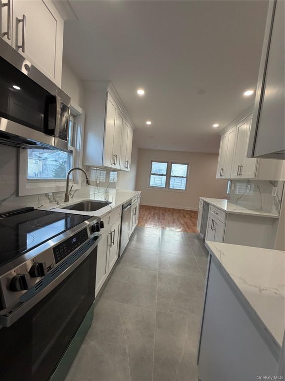 15-80 208th Place, Bayside, NY 11360