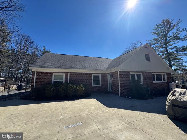 2200 TAYLOR AVE, Huntingdon, PA 16652