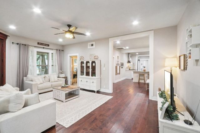 804 Howard ST, Taylor, TX 76574