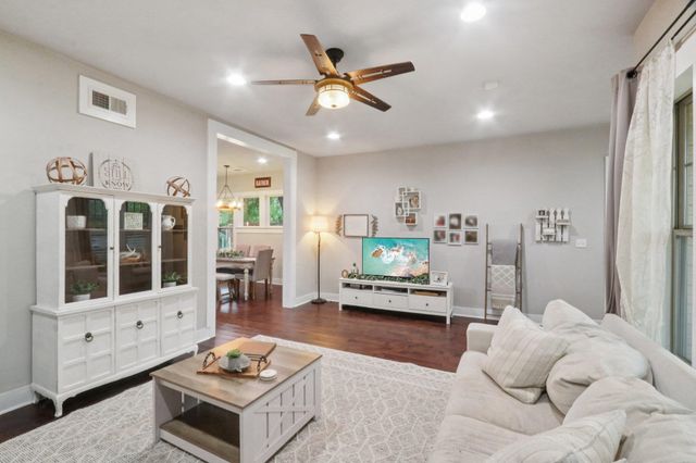 804 Howard ST, Taylor, TX 76574