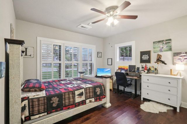 804 Howard ST, Taylor, TX 76574