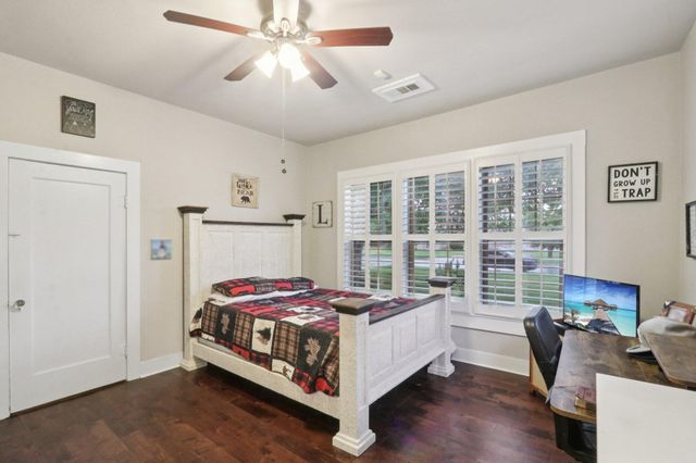 804 Howard ST, Taylor, TX 76574