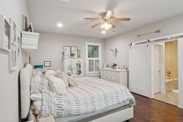 804 Howard ST, Taylor, TX 76574