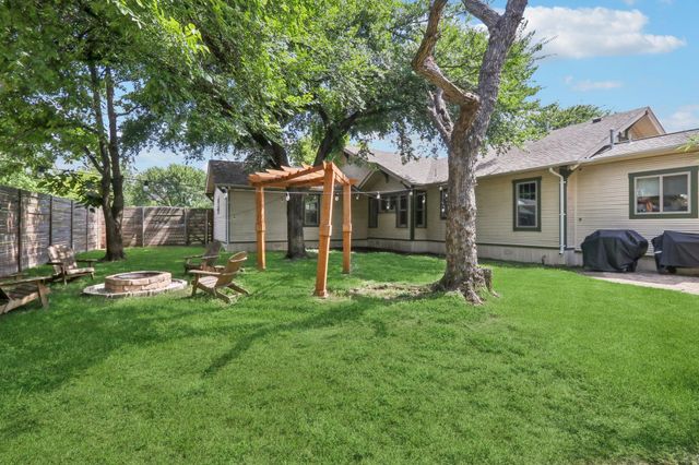 804 Howard ST, Taylor, TX 76574