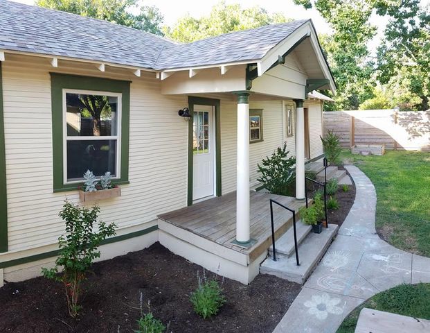 804 Howard ST, Taylor, TX 76574