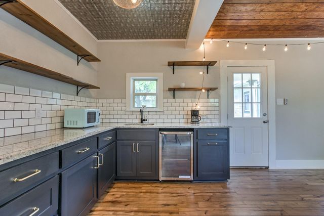 804 Howard ST, Taylor, TX 76574