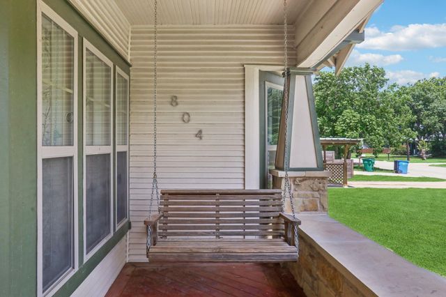 804 Howard ST, Taylor, TX 76574