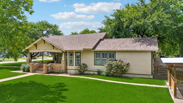 804 Howard ST, Taylor, TX 76574