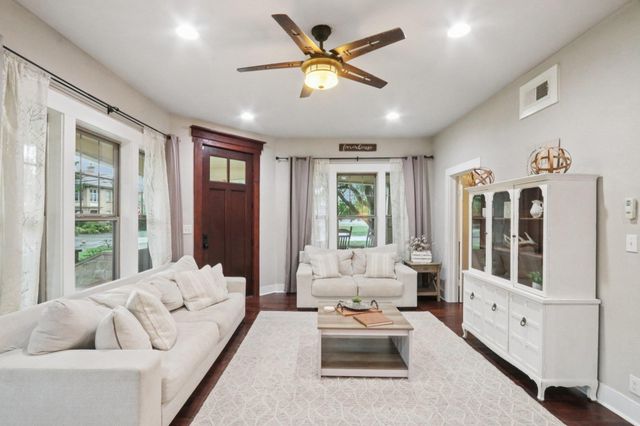 804 Howard ST, Taylor, TX 76574