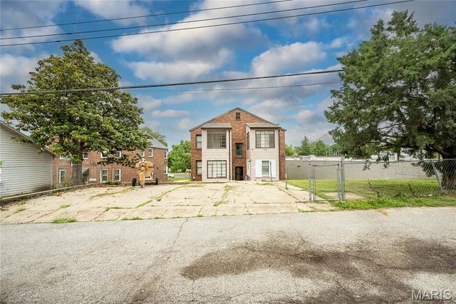 5860 Christy Boulevard, St Louis, MO 63116
