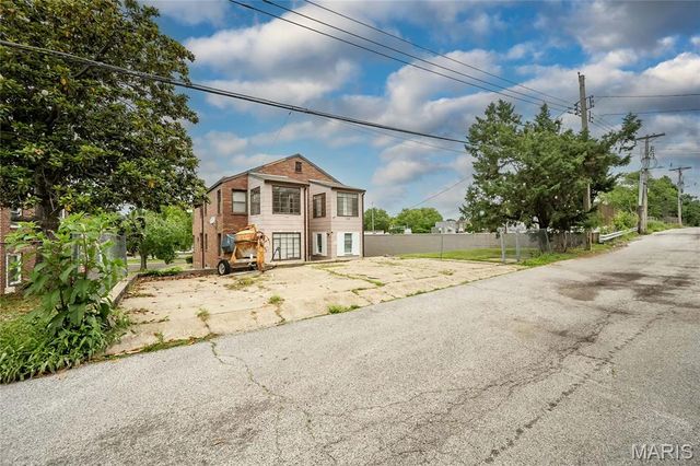 5860 Christy Boulevard, St Louis, MO 63116