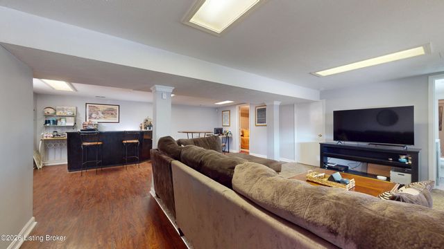 5913 Leon Way, Louisville, KY 40214