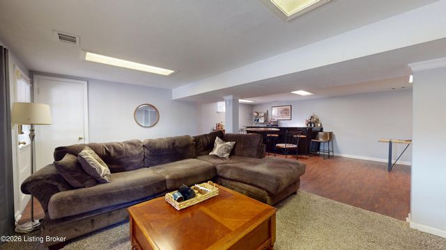 5913 Leon Way, Louisville, KY 40214