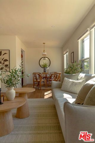 2046 Burnside Avenue, Los Angeles, CA 90016