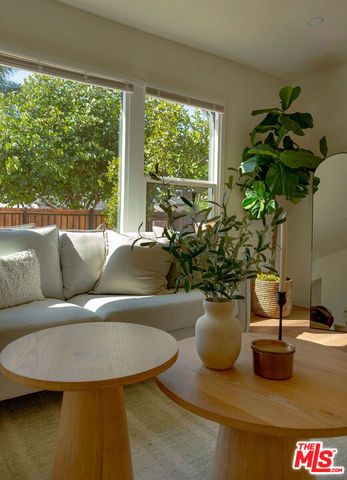 2046 Burnside Avenue, Los Angeles, CA 90016
