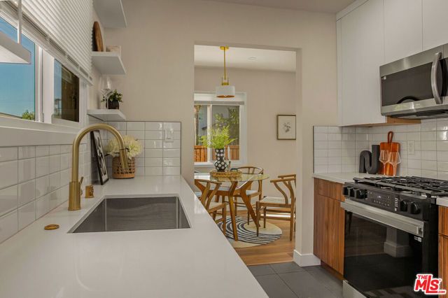 2046 Burnside Avenue, Los Angeles, CA 90016