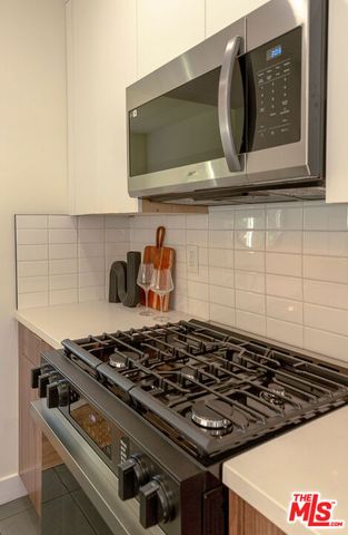 2046 Burnside Avenue, Los Angeles, CA 90016