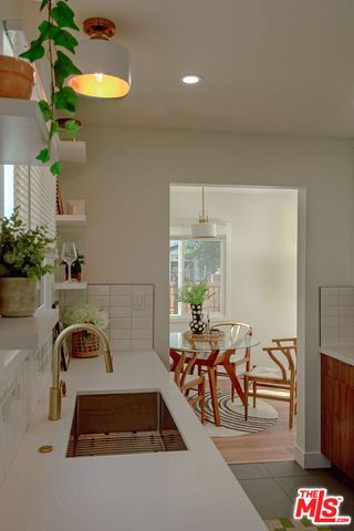 2046 Burnside Avenue, Los Angeles, CA 90016