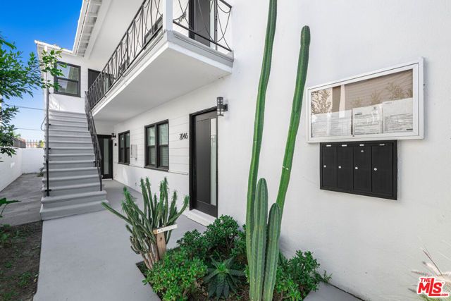 2046 Burnside Avenue, Los Angeles, CA 90016