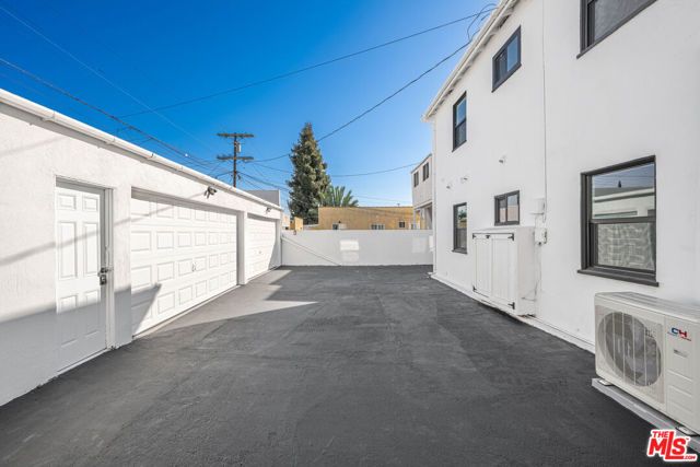 2046 Burnside Avenue, Los Angeles, CA 90016
